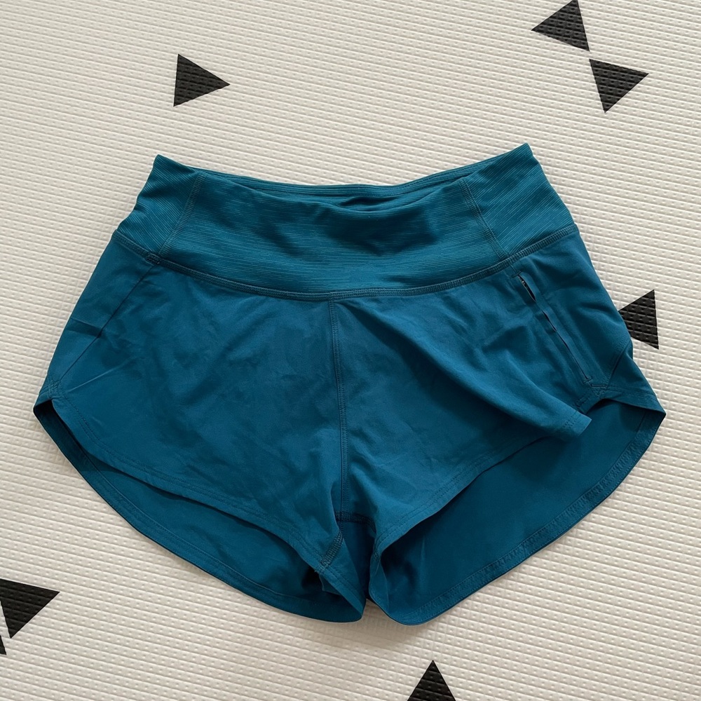Outdoor Voices 2.5” Hudson shorts